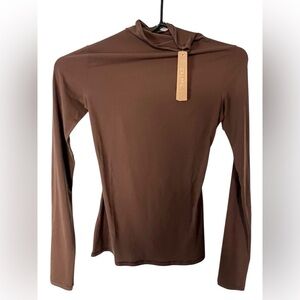 SKIMS Fits Everybody Turtleneck Top - Coco Color - Size Extra Small!